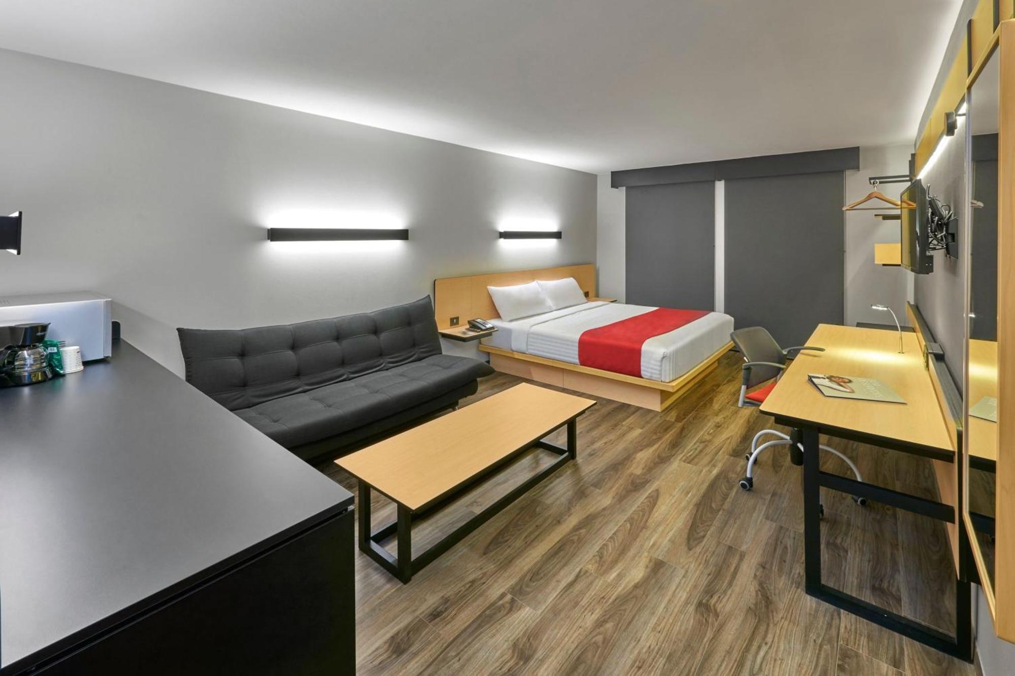 City Express Plus By Marriott Leon Centro De Convenciones Экстерьер фото