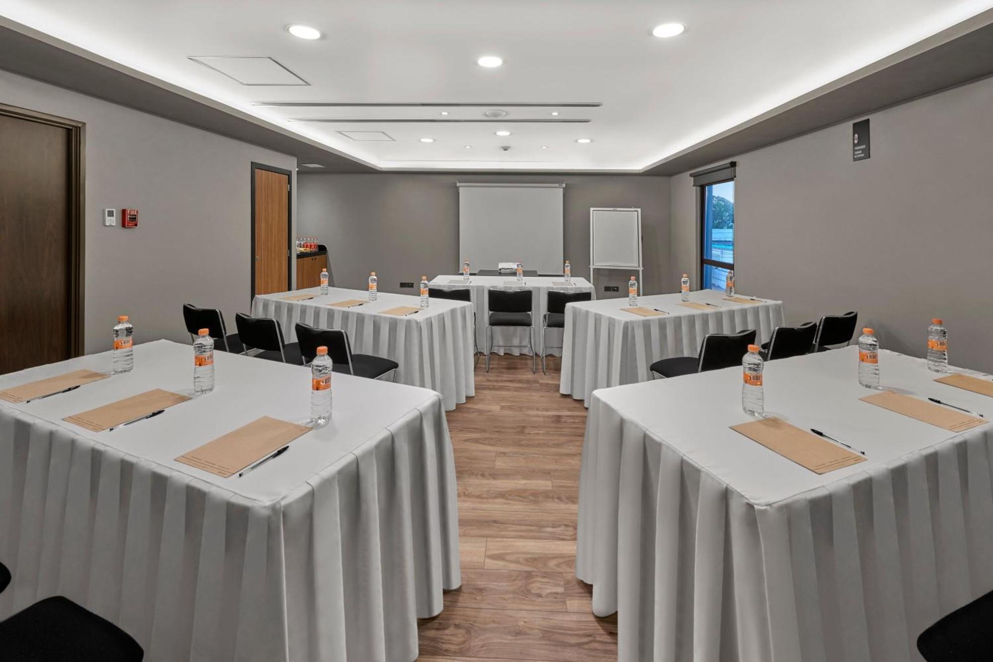City Express Plus By Marriott Leon Centro De Convenciones Экстерьер фото