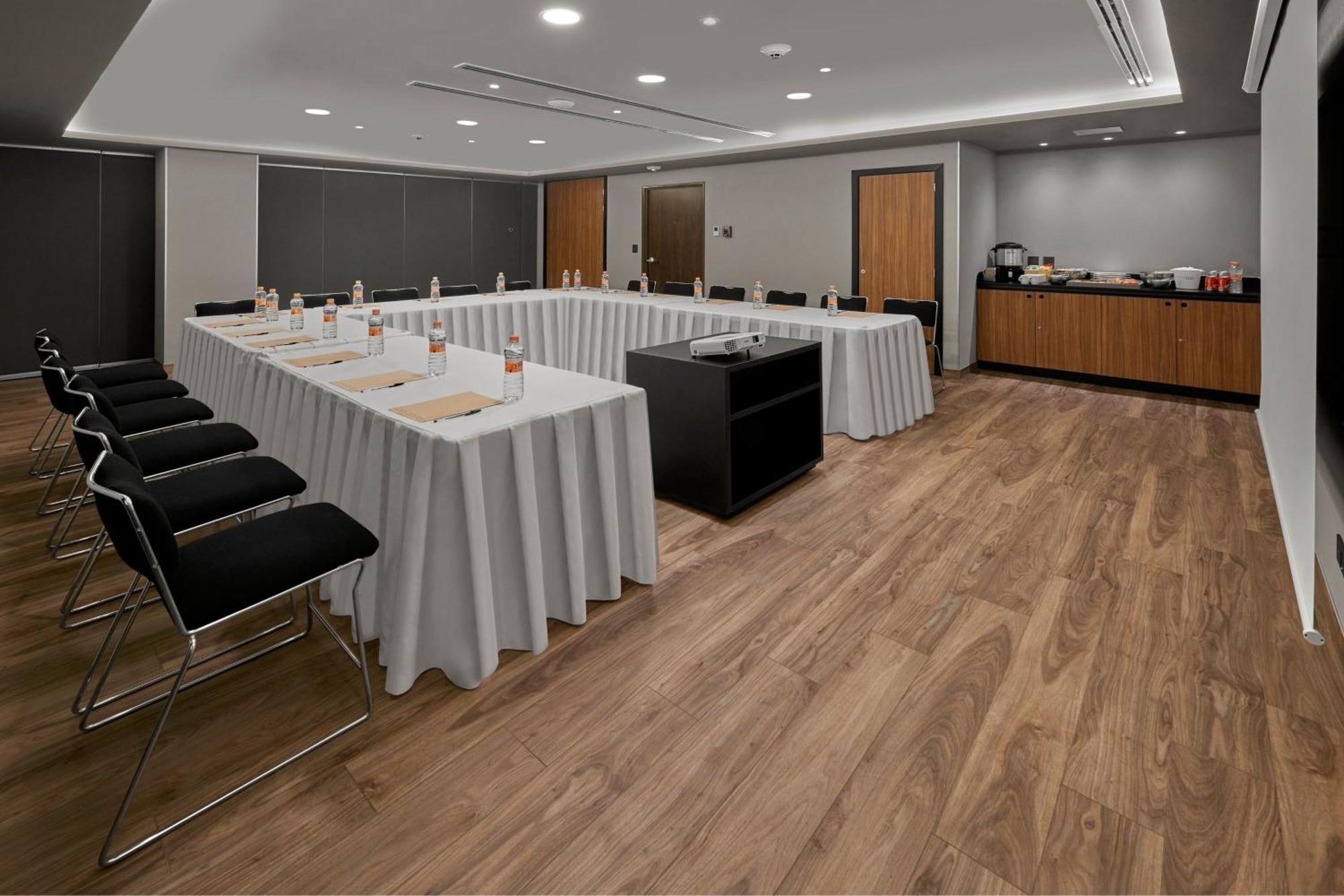 City Express Plus By Marriott Leon Centro De Convenciones Экстерьер фото