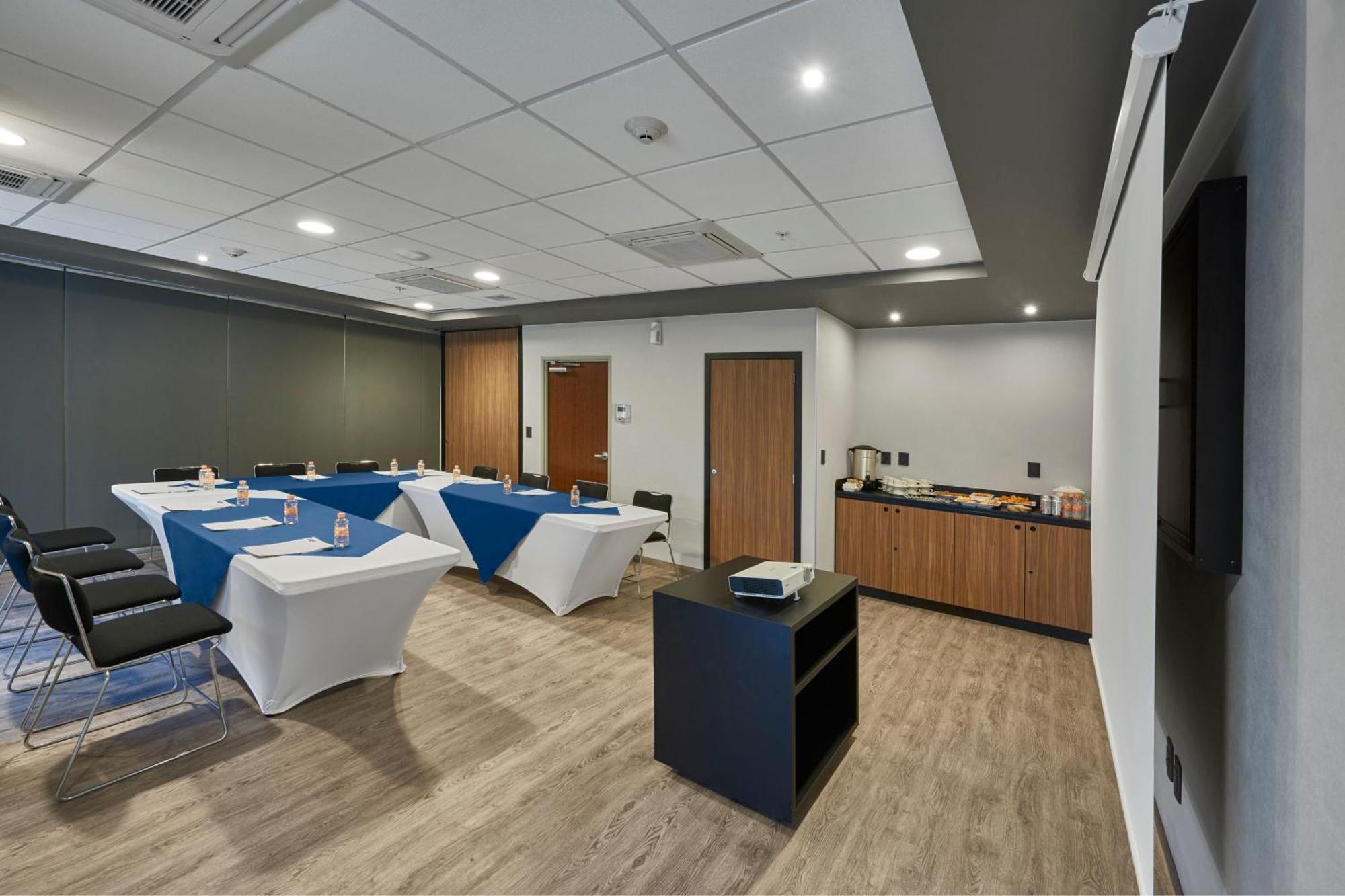 City Express Plus By Marriott Leon Centro De Convenciones Экстерьер фото