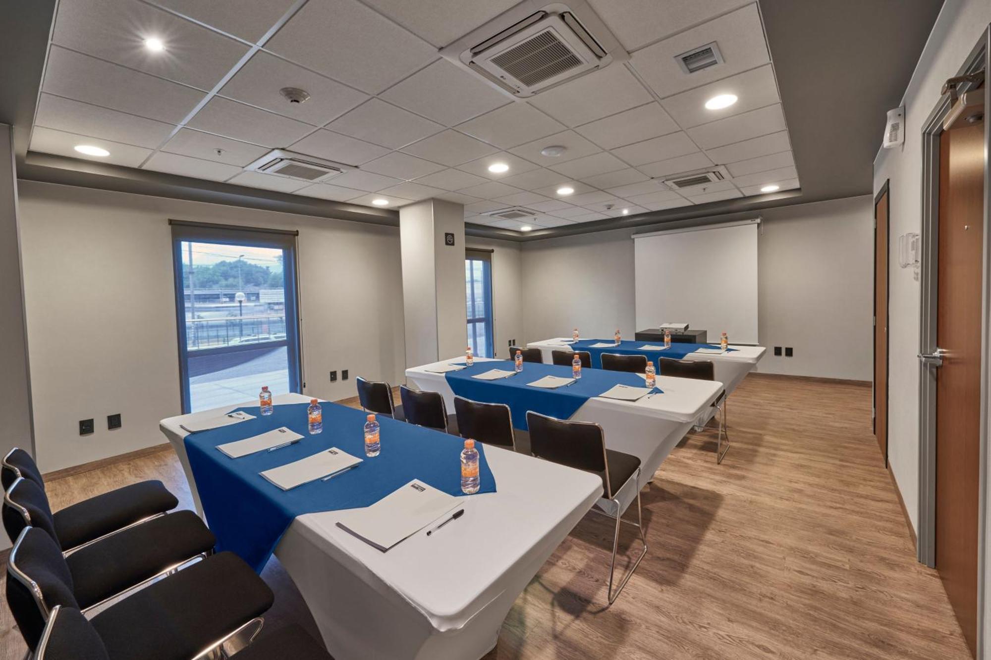 City Express Plus By Marriott Leon Centro De Convenciones Экстерьер фото