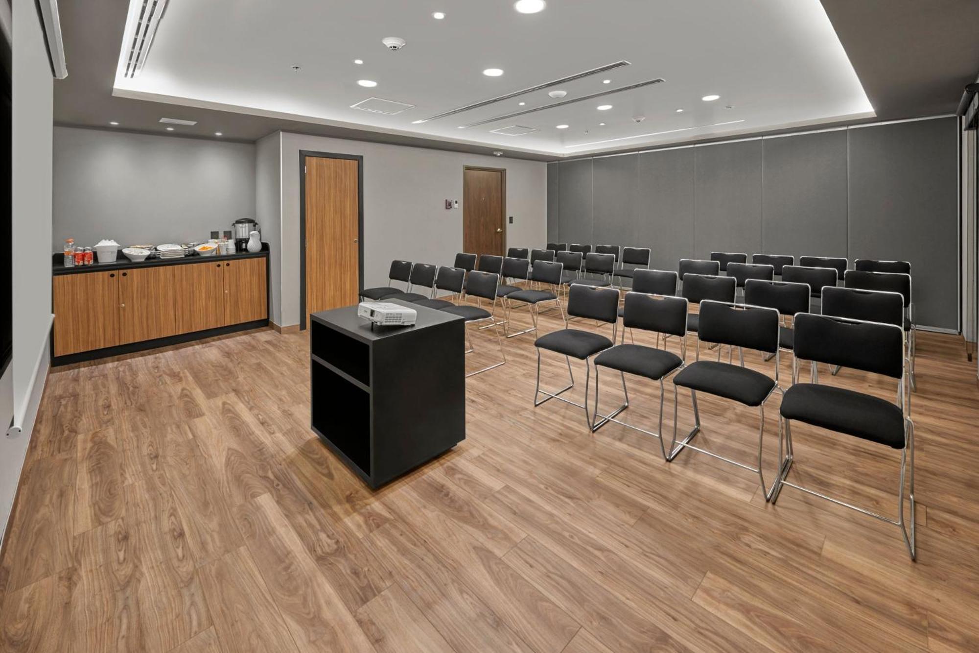 City Express Plus By Marriott Leon Centro De Convenciones Экстерьер фото