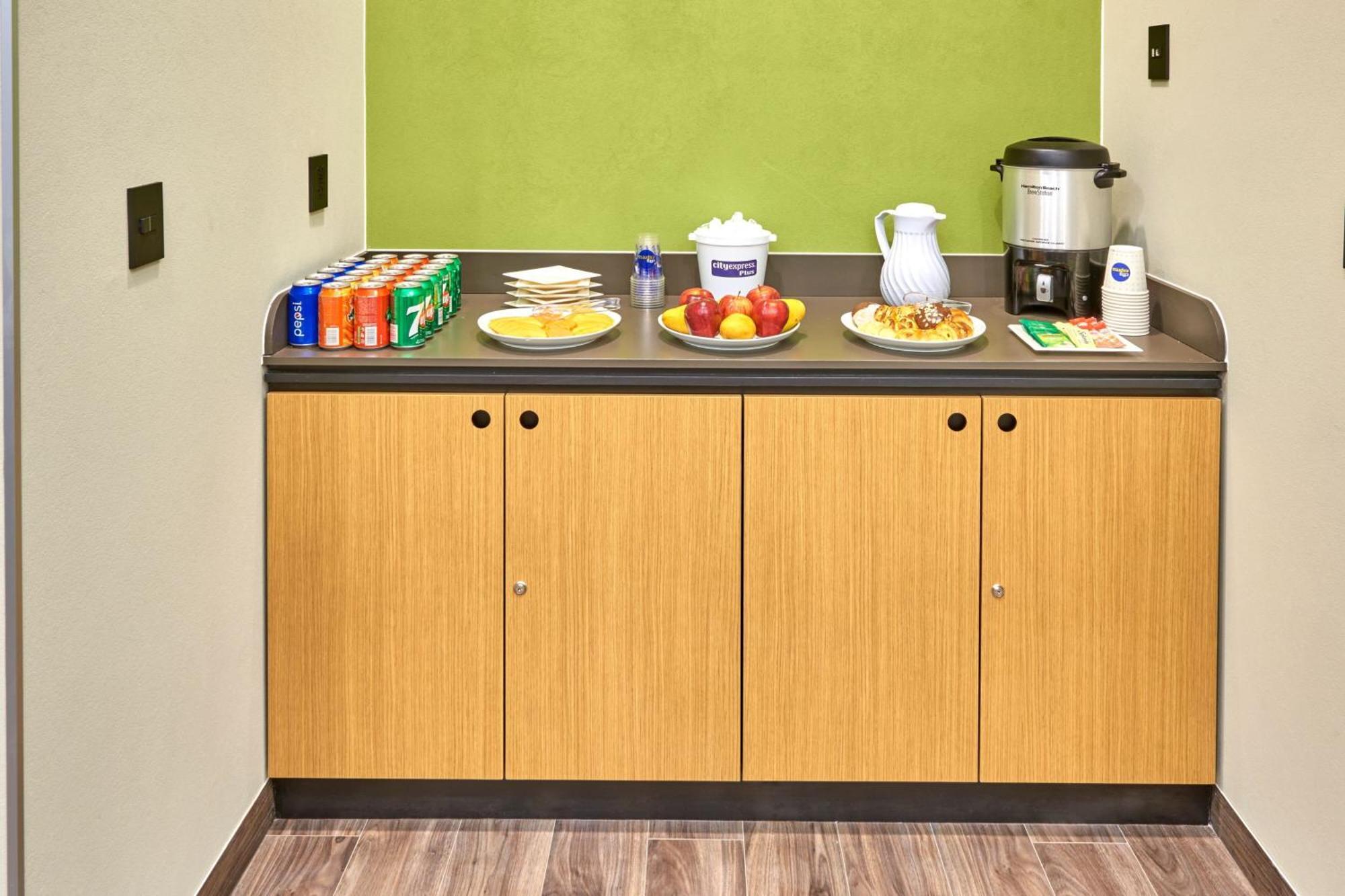 City Express Plus By Marriott Leon Centro De Convenciones Экстерьер фото