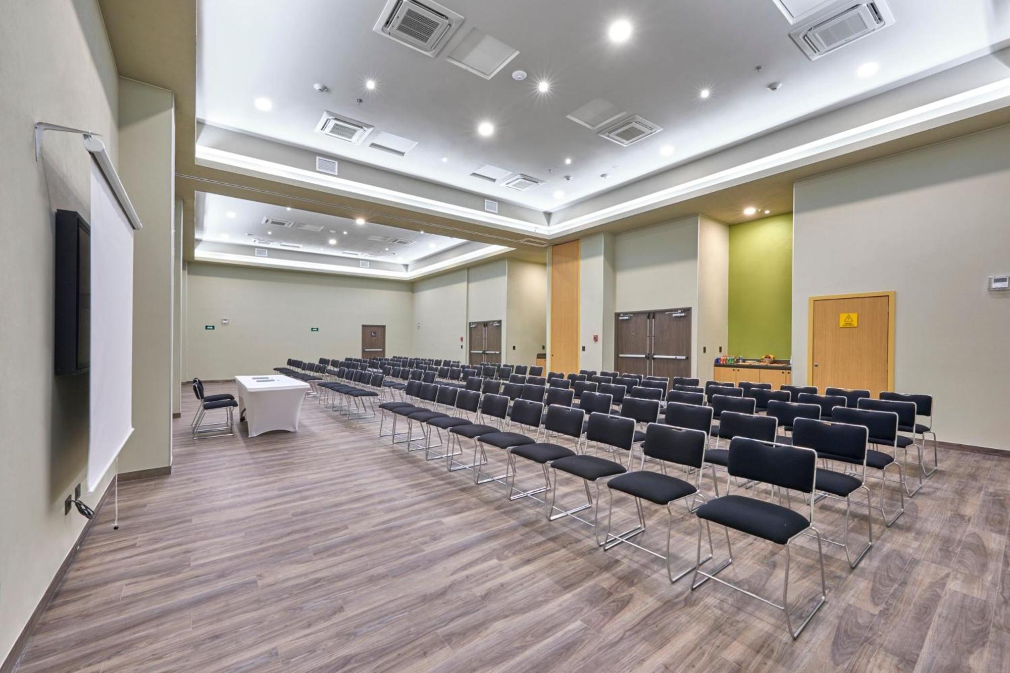City Express Plus By Marriott Leon Centro De Convenciones Экстерьер фото
