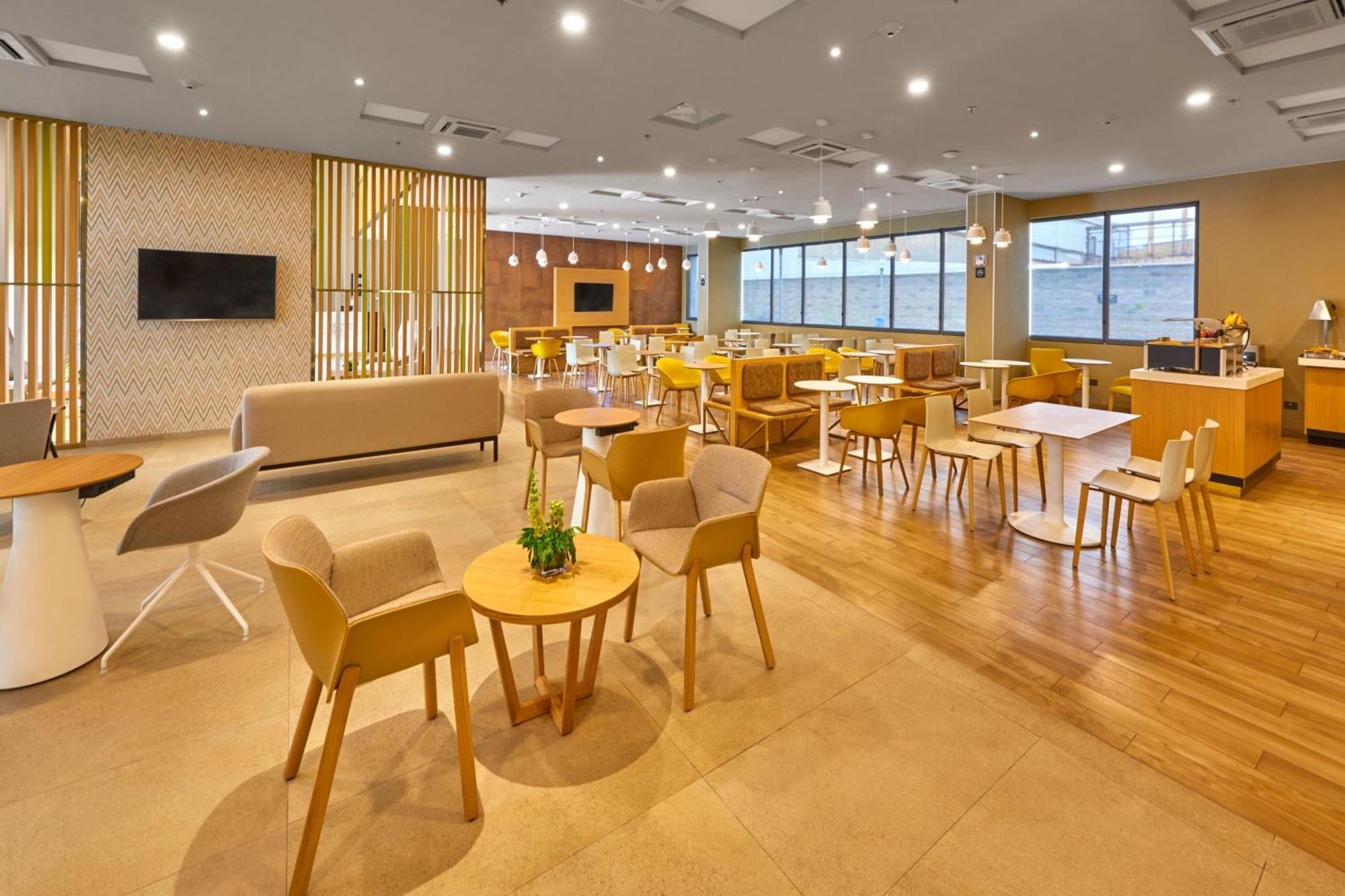City Express Plus By Marriott Leon Centro De Convenciones Экстерьер фото