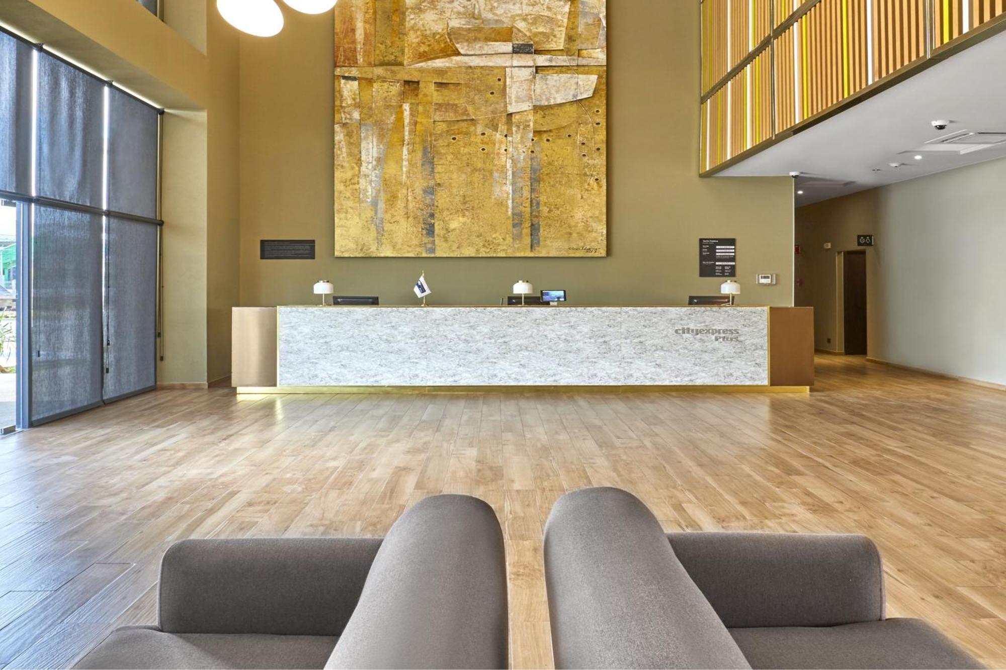 City Express Plus By Marriott Leon Centro De Convenciones Экстерьер фото
