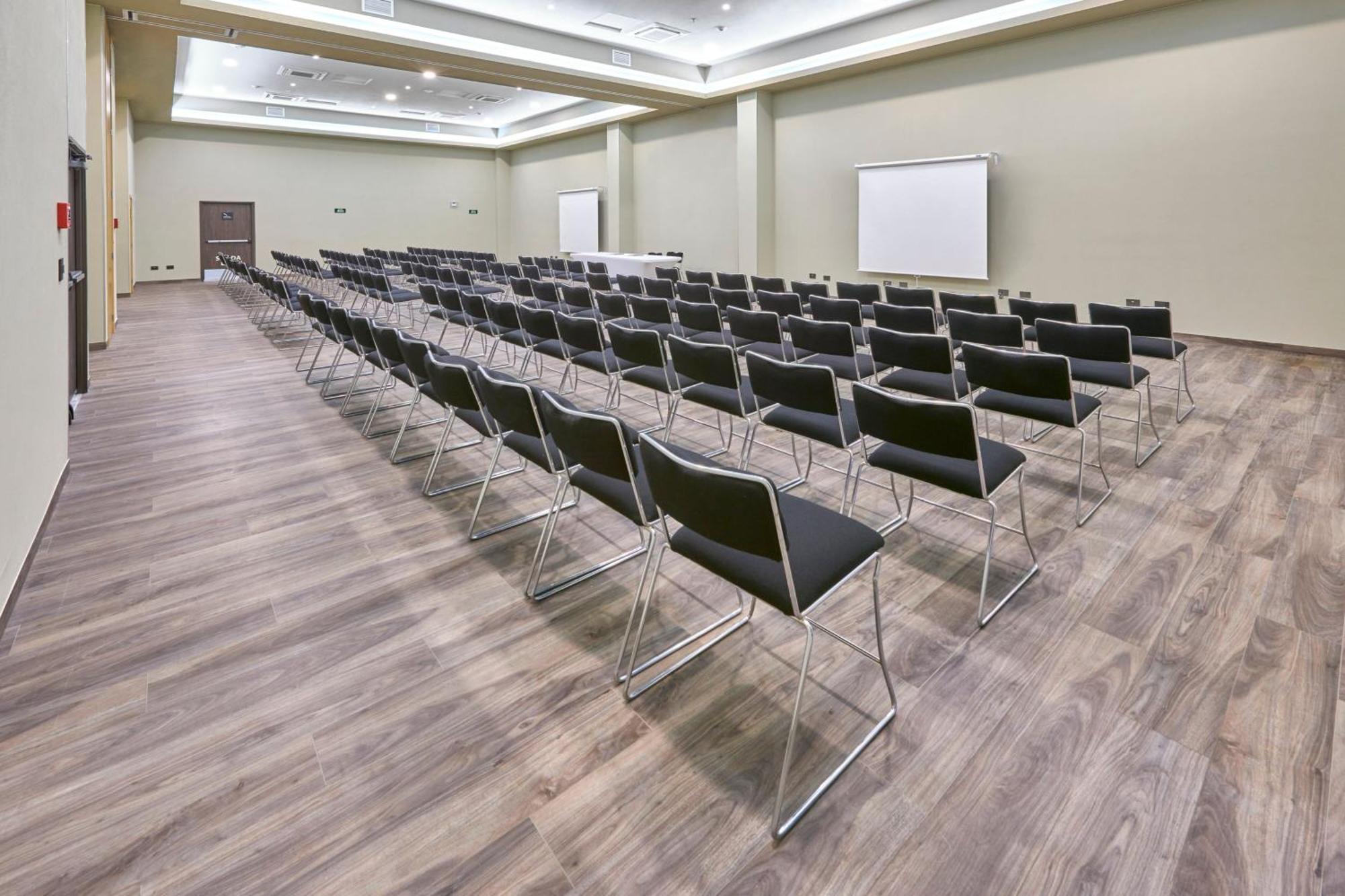 City Express Plus By Marriott Leon Centro De Convenciones Экстерьер фото