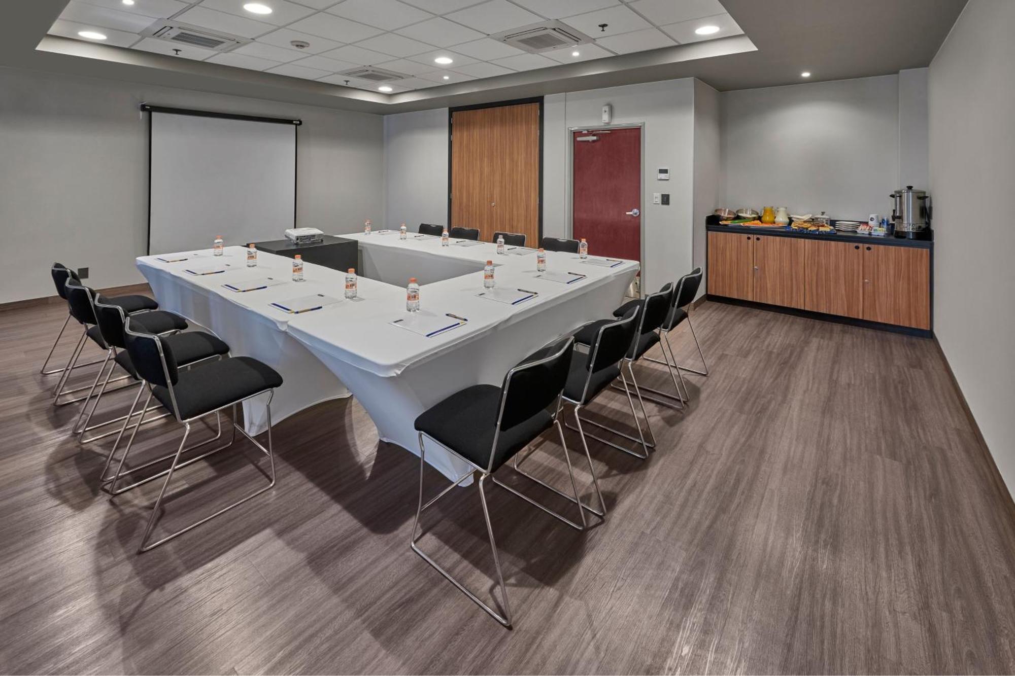 City Express Plus By Marriott Leon Centro De Convenciones Экстерьер фото