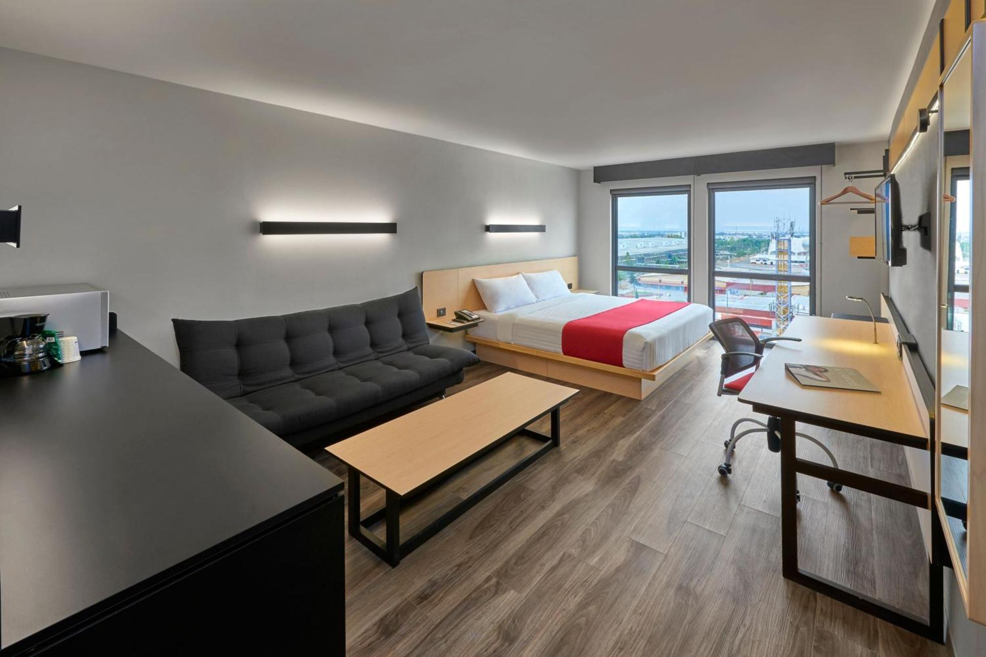 City Express Plus By Marriott Leon Centro De Convenciones Экстерьер фото